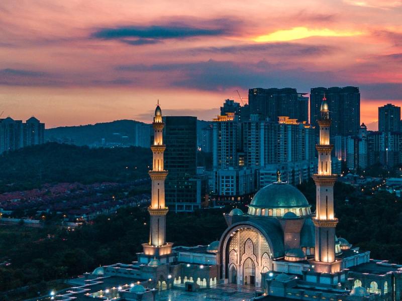 INVESTING IN GOOD FAITH: THE ISLAMIC FINANCIAL SYSTEM 